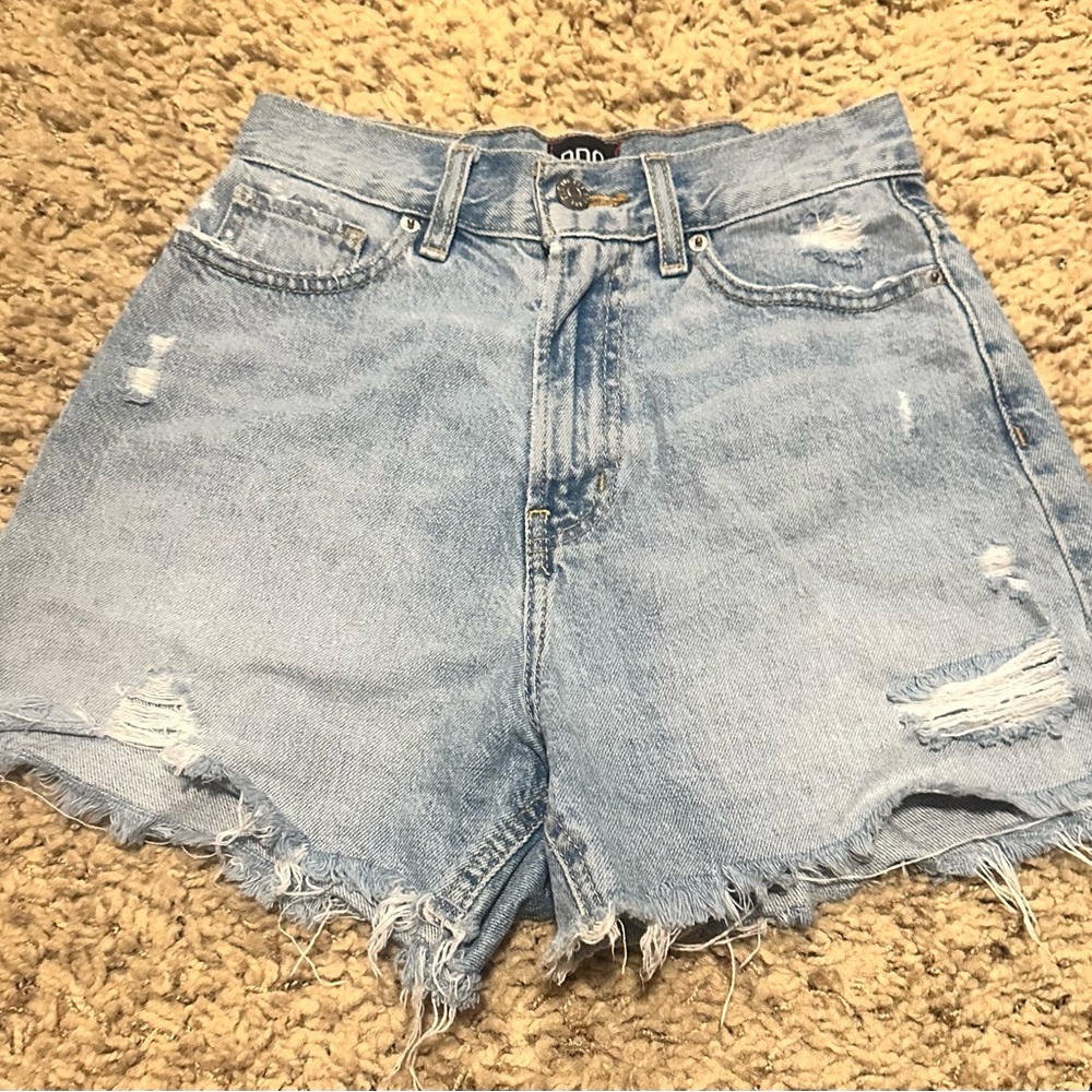 URBAN OUTFITTERS- Denim shorts